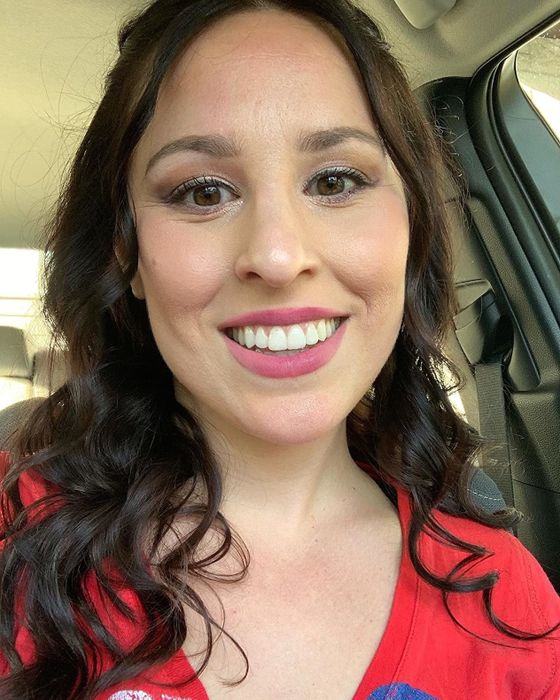 A reviewer’s flawless makeup application after using the primer.