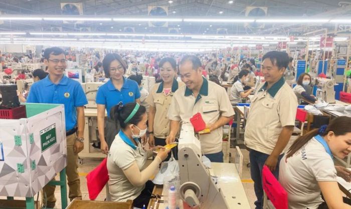Mọi người bắt đầu quay lại với nhịp sống và công việc thường ngày.