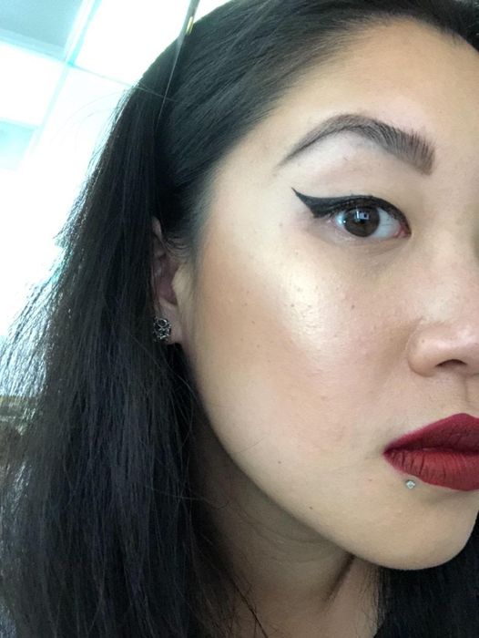 Another reviewer displaying a precise cat-eye flick achieved with the stamp