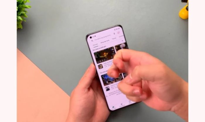 Thực hiện thao tác gõ đúp hai lần để ghi lại màn hình