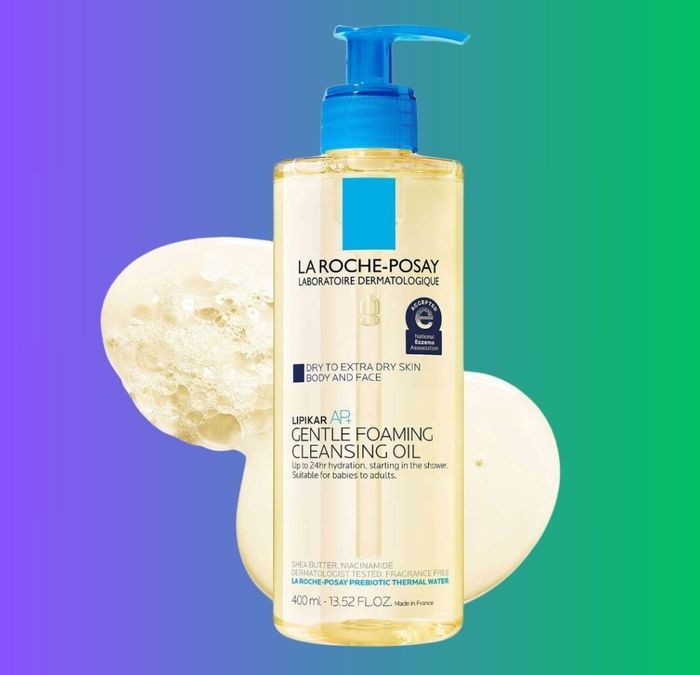 La Roche-Posay Lipikar AP+ Gentle Foaming Cleansing Oil, displayed in a bottle with visible product texture in the background. Ideal for dry to extra dry skin.