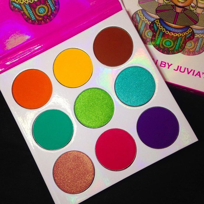 the vibrant and colorful eyeshadow palette