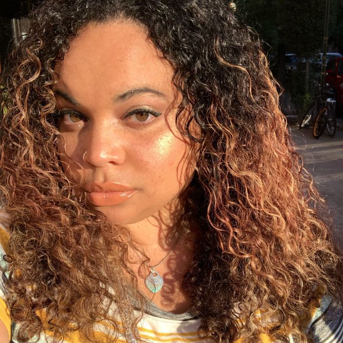 Mytour editor showcasing a gold shimmery highlighter