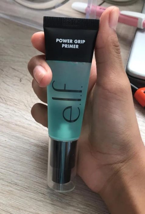 The reviewer holding up the primer