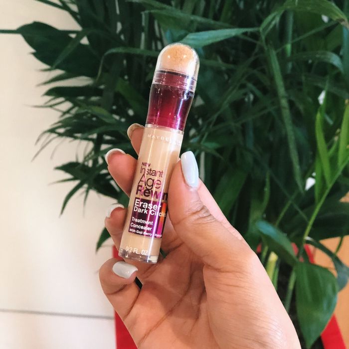 Mytour editor Kayla Suazo posing with the concealer in hand