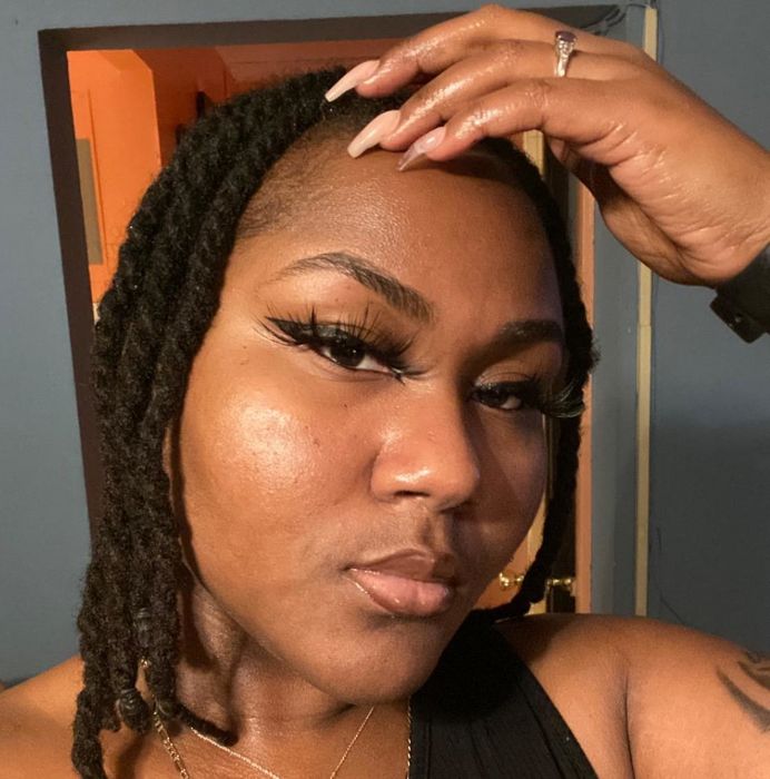 a reviewer showcasing the eyeliner in a finished look