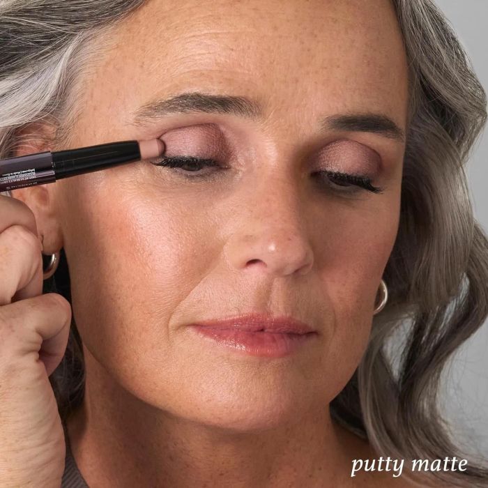 A model applying the eyeshadow stick.
