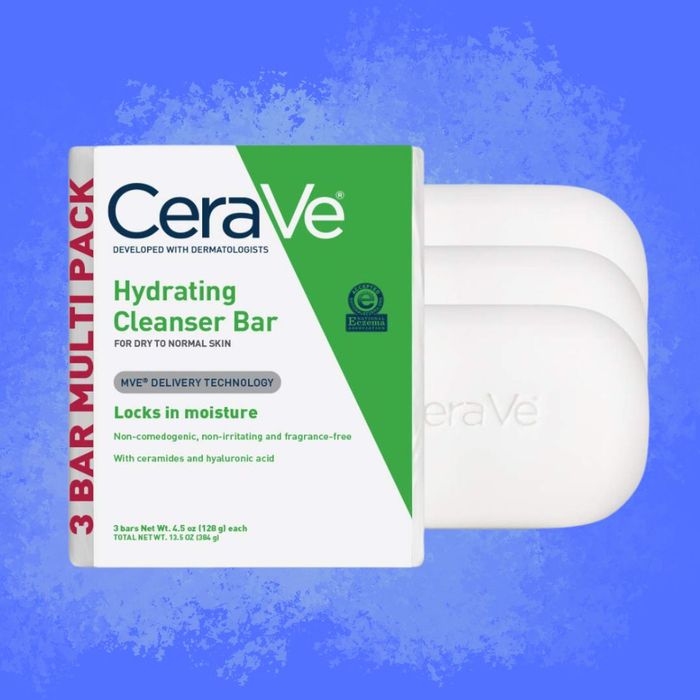 CeraVe Hydrating Cleanser Bar, designed for dry to normal skin, comes in a pack of three. It’s non-comedogenic, fragrance-free, and enriched with ceramides and hyaluronic acid for optimal hydration.