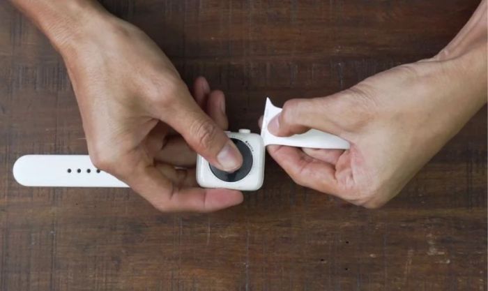 Lắp dây đeo mới vào Apple Watch