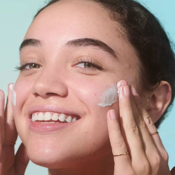 A model applying the product to their face