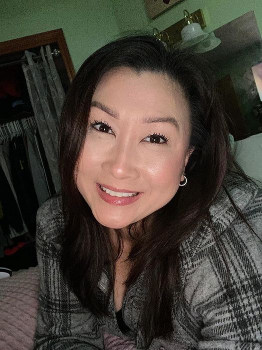 a reviewer showcasing the primer