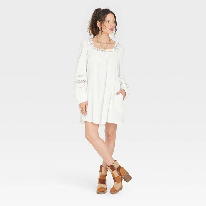 A model dressed in a white balloon sleeve dress