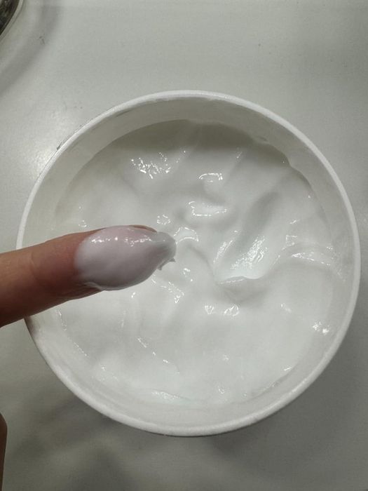 A photo of the moisturizer taken by the reviewer