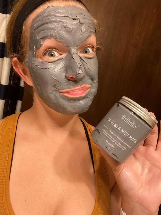 a reviewer applying the Dead Sea mud mask