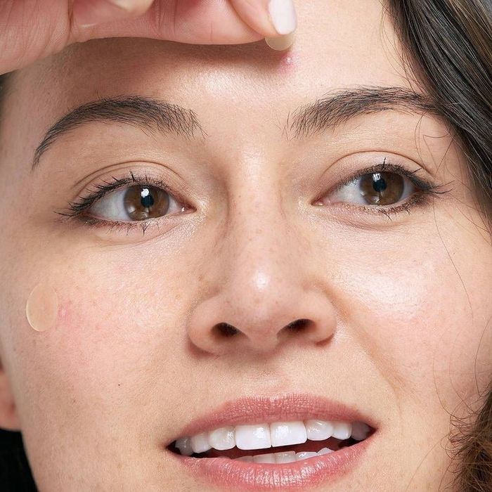 A model applying the acne patches