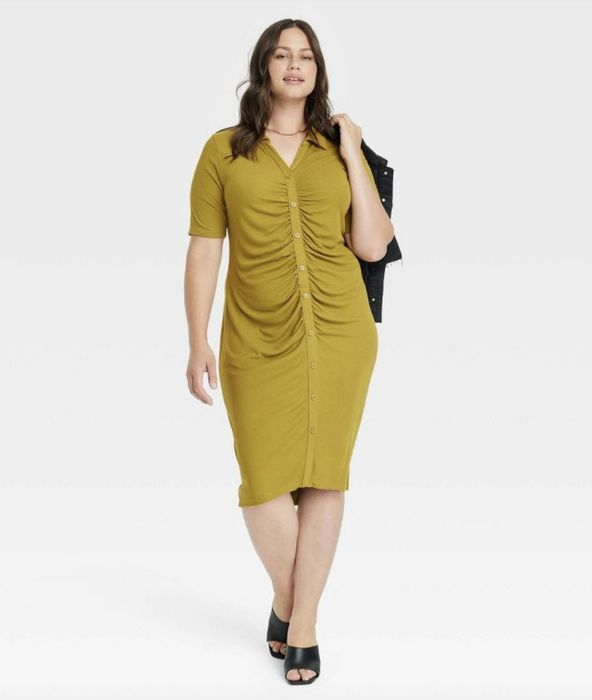 A green ruched button-down dress, effortlessly combining elegance and comfort.