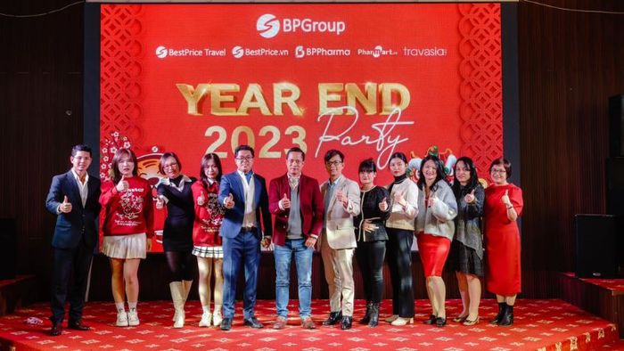 BPGroup leadership captures a memorable photo with the outstanding employees of 2023