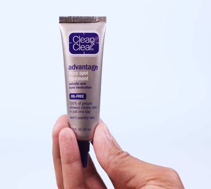 A model holding the product tube