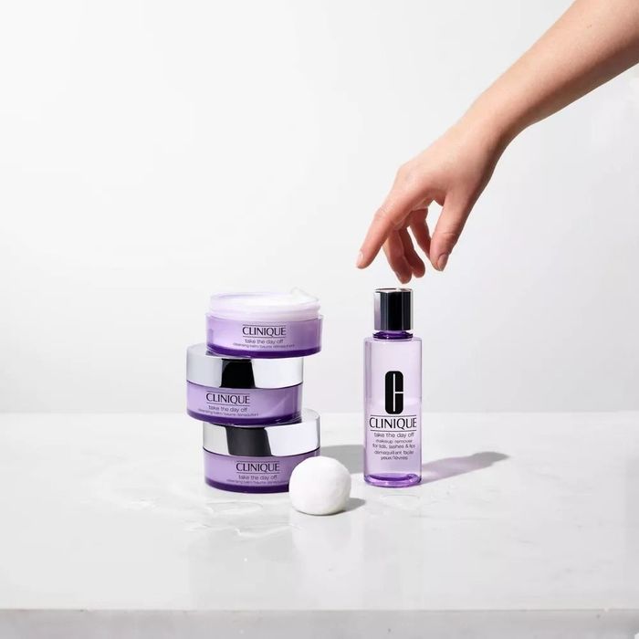 Purple container of the cleansing balm makeup remover