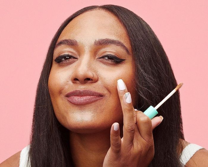 A model applying the concealer.