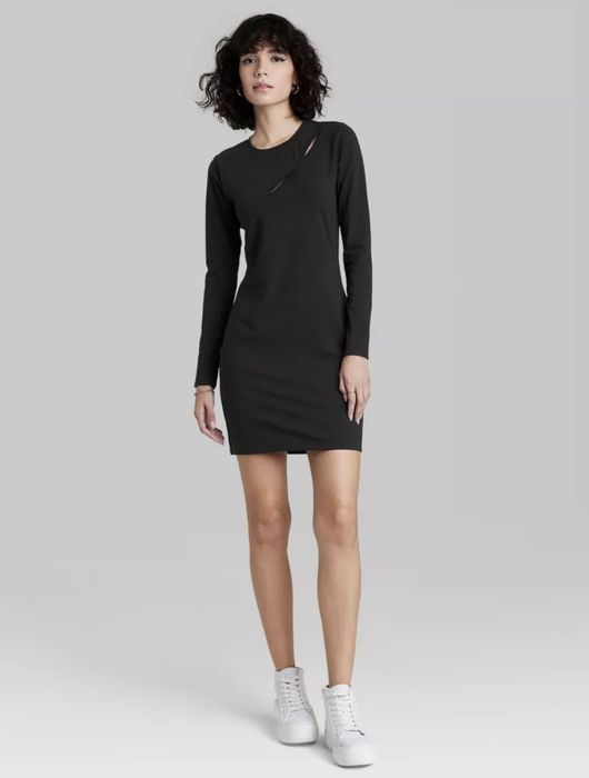 A timeless black bodycon dress.