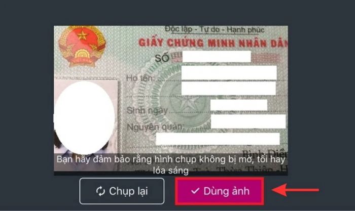 Thực hiện chụp ảnh mặt trước và mặt sau của giấy tờ cần xác thực