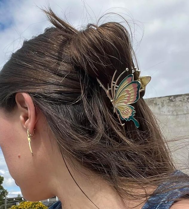 A reviewer modeling the butterfly clip