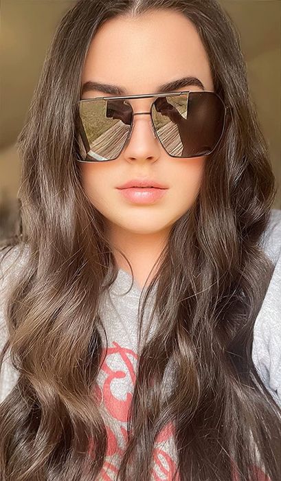reviewer modeling the black sunglasses
