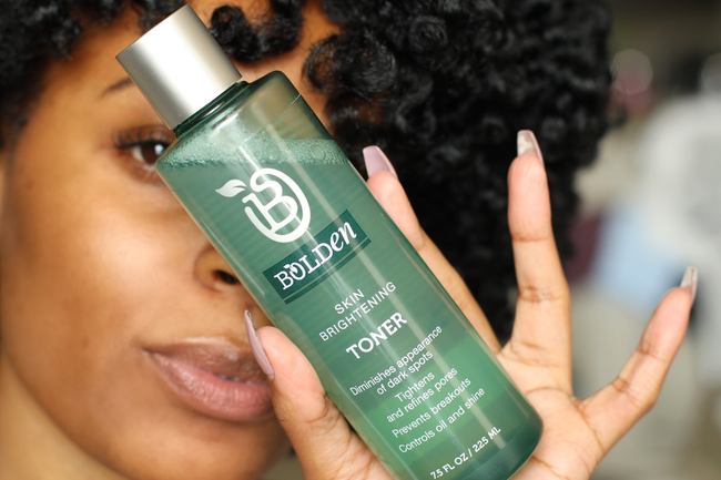 A model showcasing the 7.5-ounce toner bottle