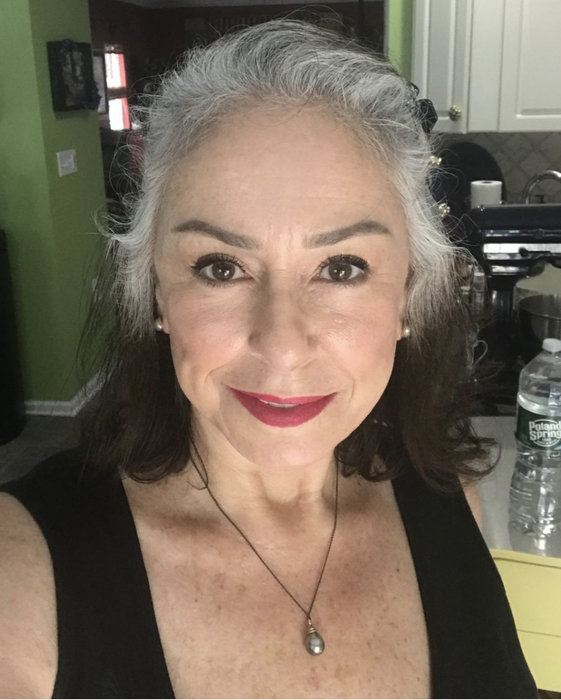 A reviewer showcasing perfectly applied black eyeliner on both eyelids