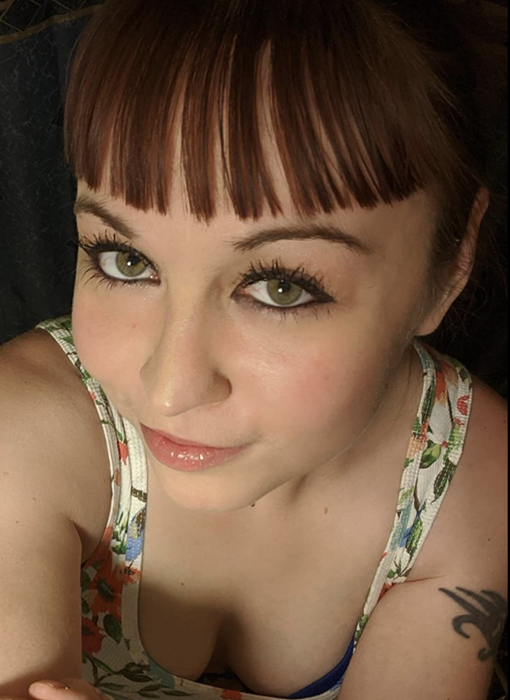 Another reviewer with flawlessly applied black eyeliner