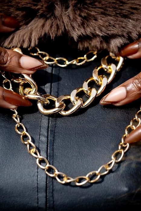 A reviewer modeling the gold necklace