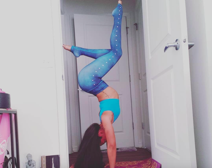 A reviewer performing yoga in vibrant blue leggings featuring a dotted side pattern