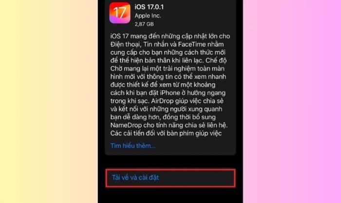 Chọn Tải về và cài đặt để nâng cấp lên iOS 17