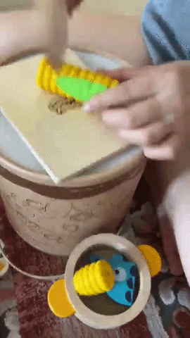 A reviewer’s video capturing a child cutting corn using their pretend knife.