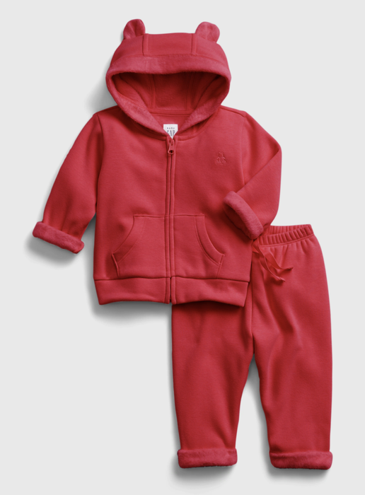 Product shot of a baby sweatshirt and sweatpants in the shade modern red