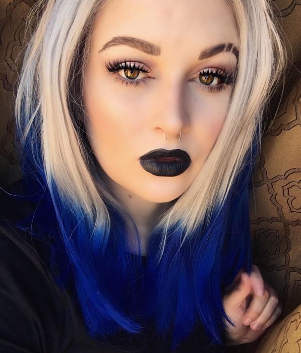 Reviewer showcasing NYX Alien lipstick