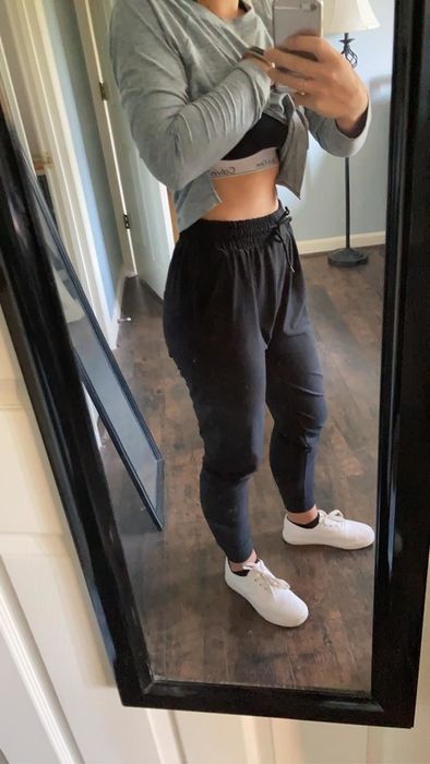 Reviewer showcasing black joggers