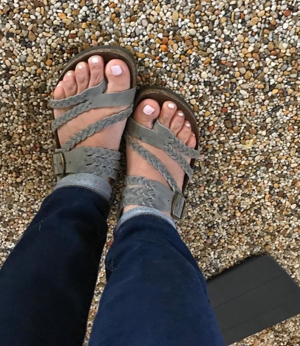 Image of a reviewer wearing the shoes in grey.