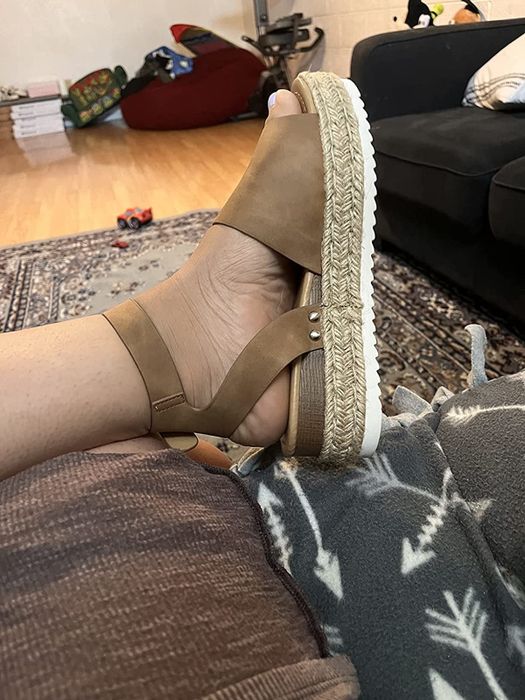 The reviewer is wearing brown espadrille sandals.