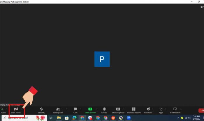 Nếu biểu tượng camera có dấu gạch chéo, nhấn vào để mở khóa camera