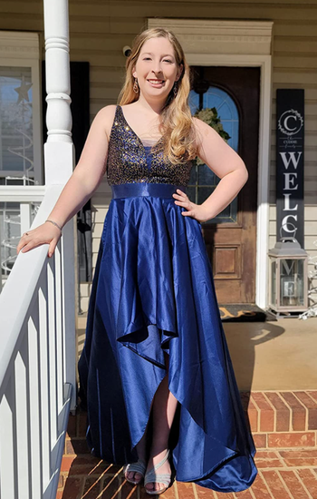 reviewer wearing a navy blue dress on the front porch