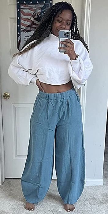 A reviewer is shown wearing the blue pants.