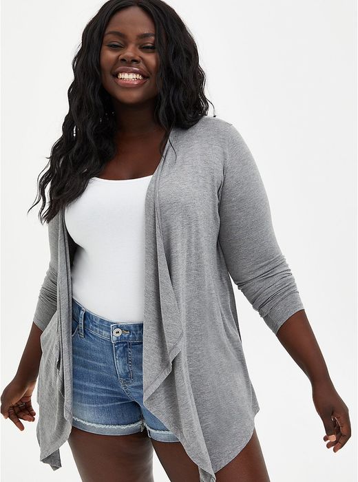 A model wearing the gray flowy cardigan paired with jean shorts