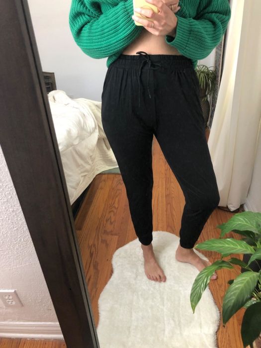 Reviewer sporting black joggers from Leggings Depot