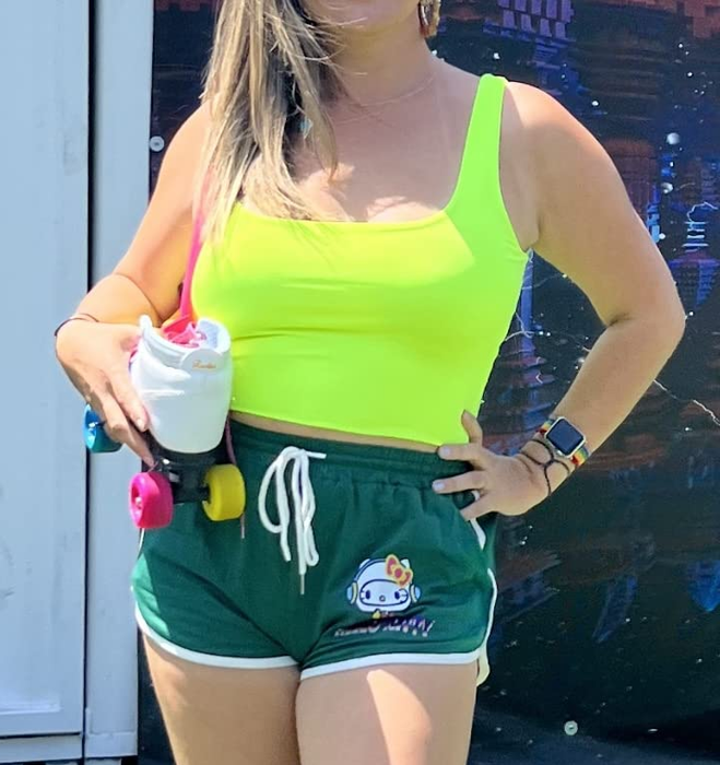 Image of a reviewer wearing a neon green top