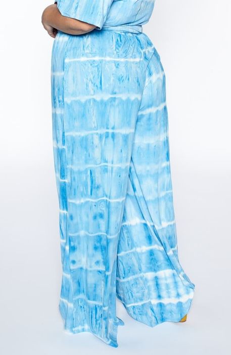 A model wearing the blue tie-dye version