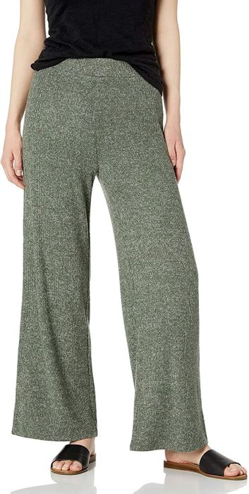 The model is dressed in green high-rise lounge pants.