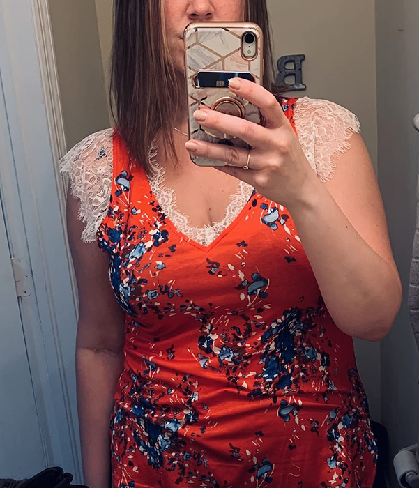 reviewer dressed in a floral-patterned outfit