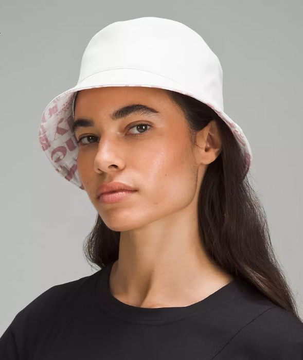 model sporting the white bucket hat